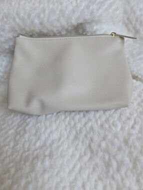 Free New cute pouch Estee Lauder with any purchase of $20 or more!